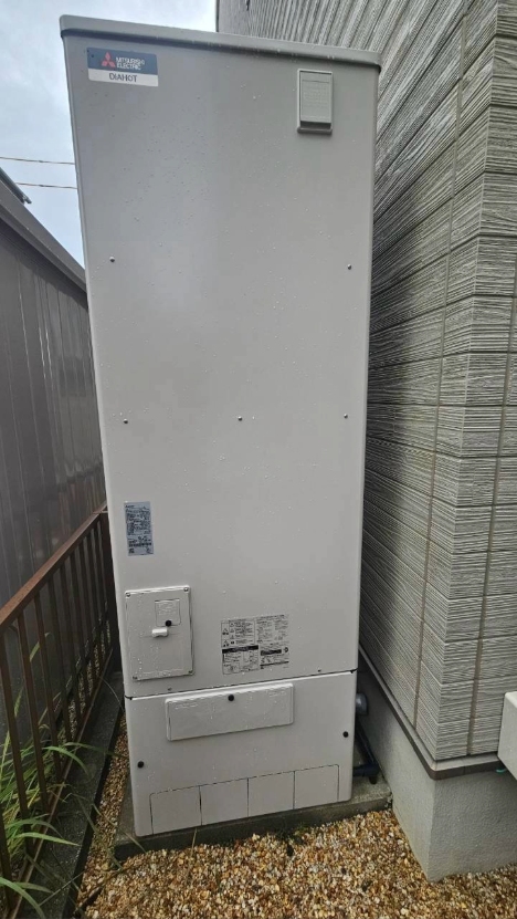 三重県松坂市 エコキュート交換後の機器周辺（施工後）
