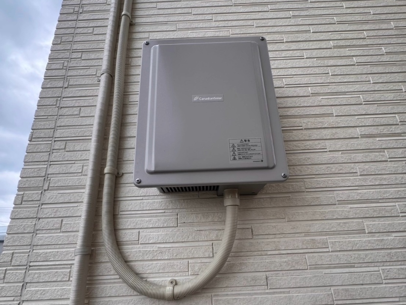 岐阜県岐阜市 屋外に設置したカナディアン・ソーラー製パワーコンディショナ本体（WCSP55G4L）
